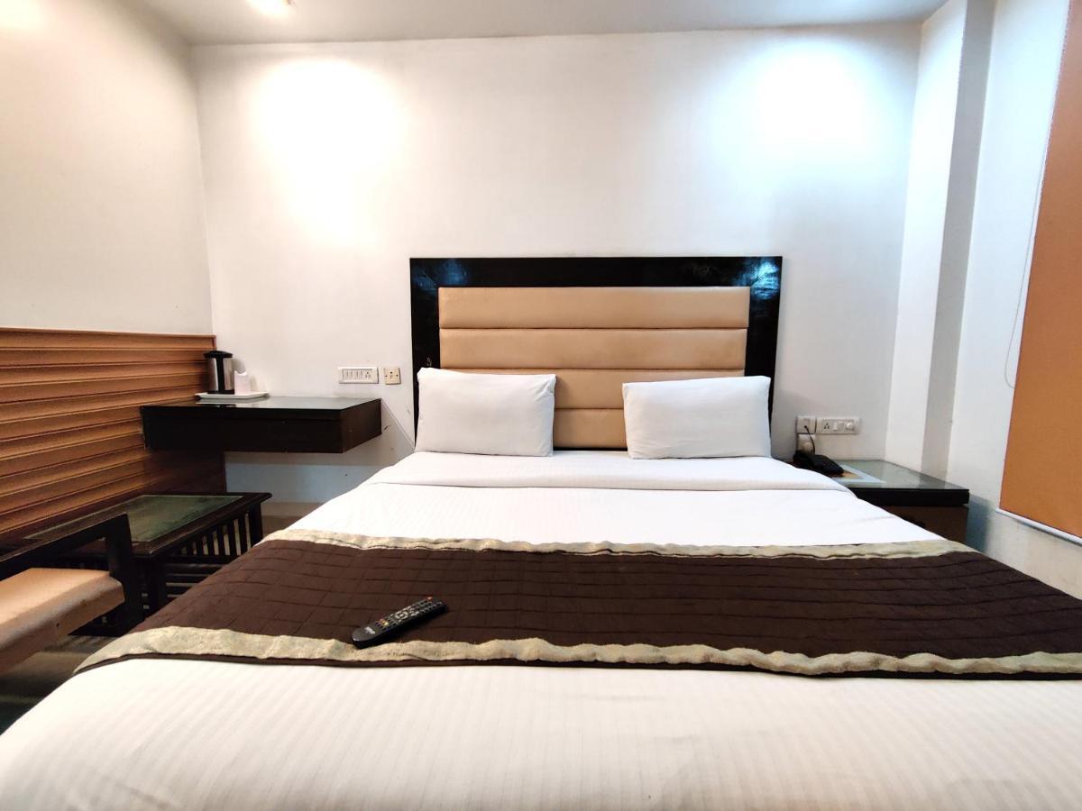 Stay At Hotel Pride, Delhi, Near Karol Bagh Metro Делі Екстер'єр фото