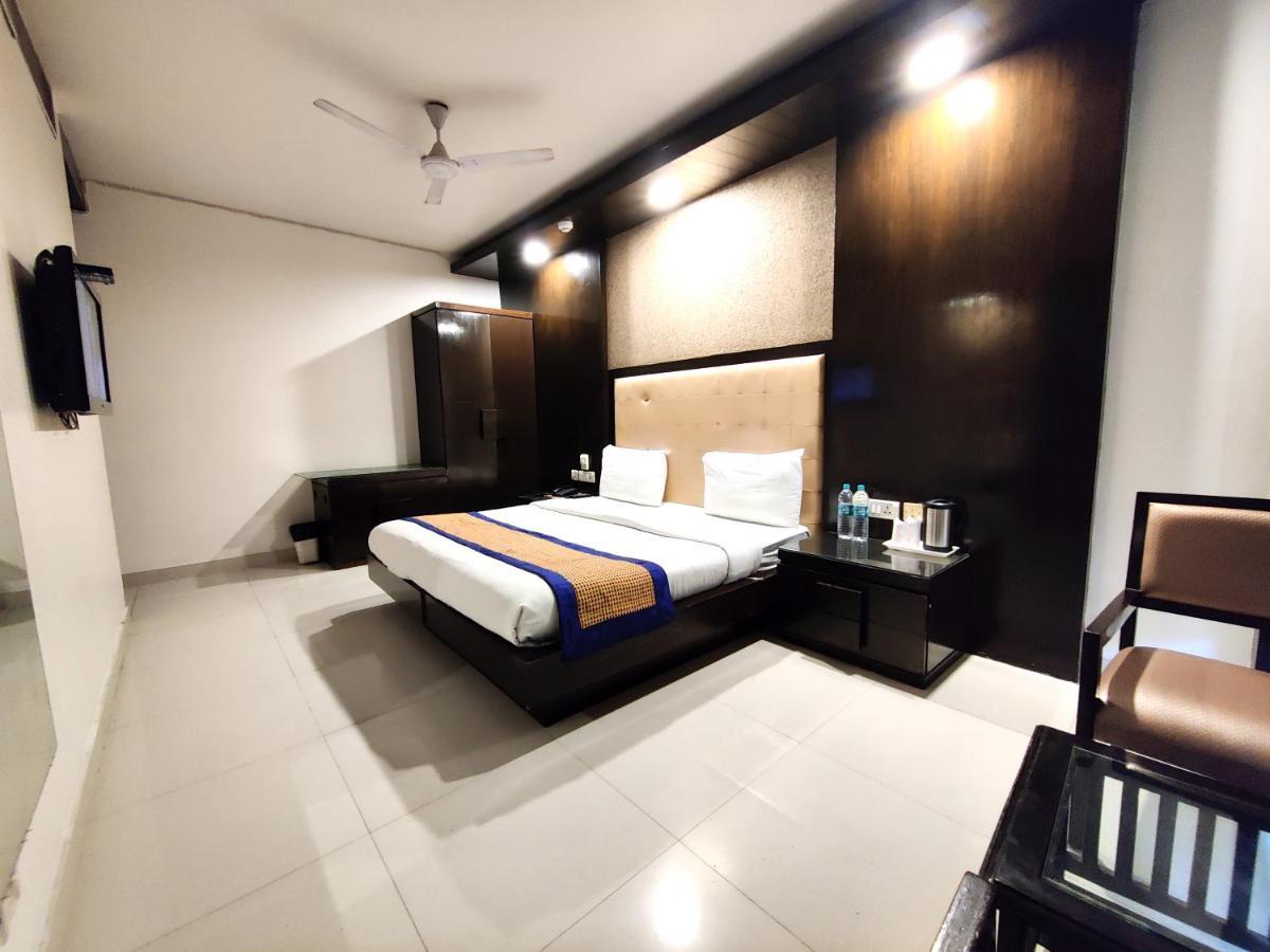 Stay At Hotel Pride, Delhi, Near Karol Bagh Metro Делі Екстер'єр фото