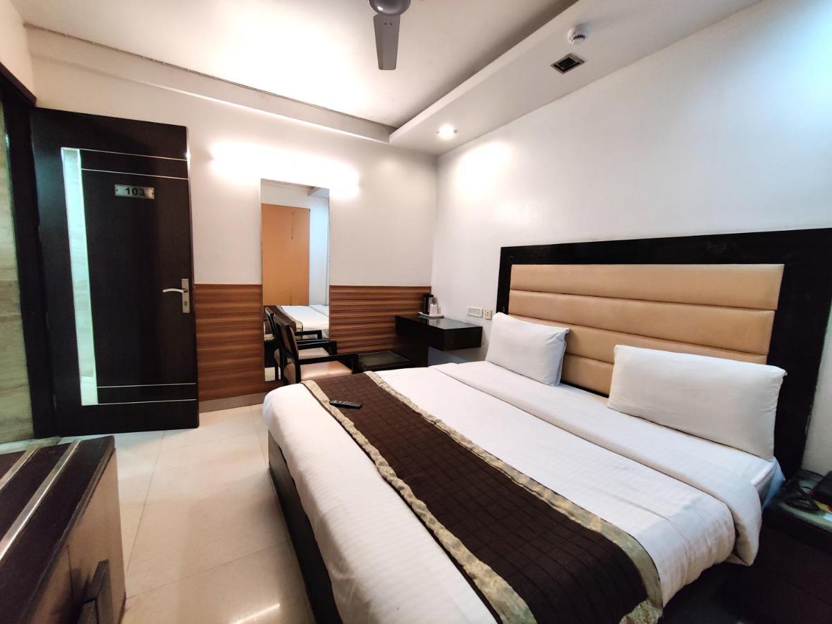 Stay At Hotel Pride, Delhi, Near Karol Bagh Metro Делі Екстер'єр фото