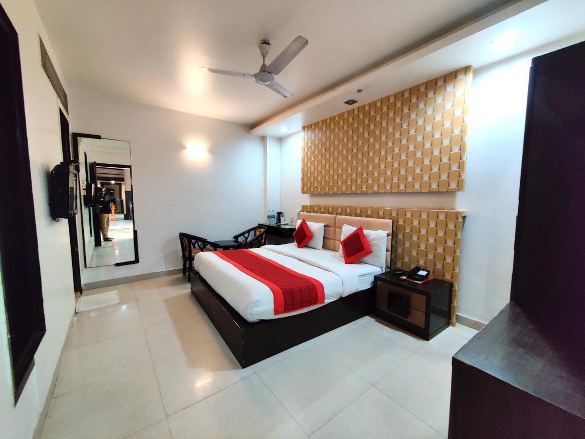 Stay At Hotel Pride, Delhi, Near Karol Bagh Metro Делі Екстер'єр фото