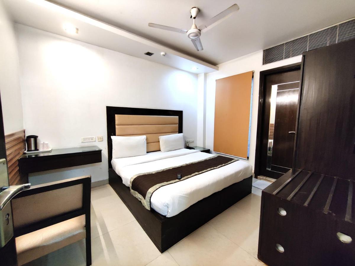 Stay At Hotel Pride, Delhi, Near Karol Bagh Metro Делі Екстер'єр фото