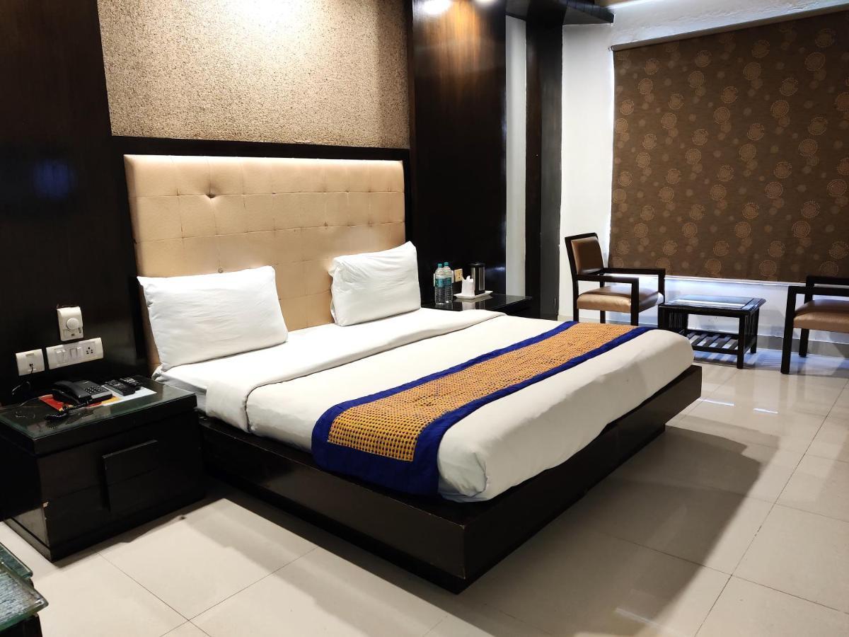 Stay At Hotel Pride, Delhi, Near Karol Bagh Metro Делі Екстер'єр фото