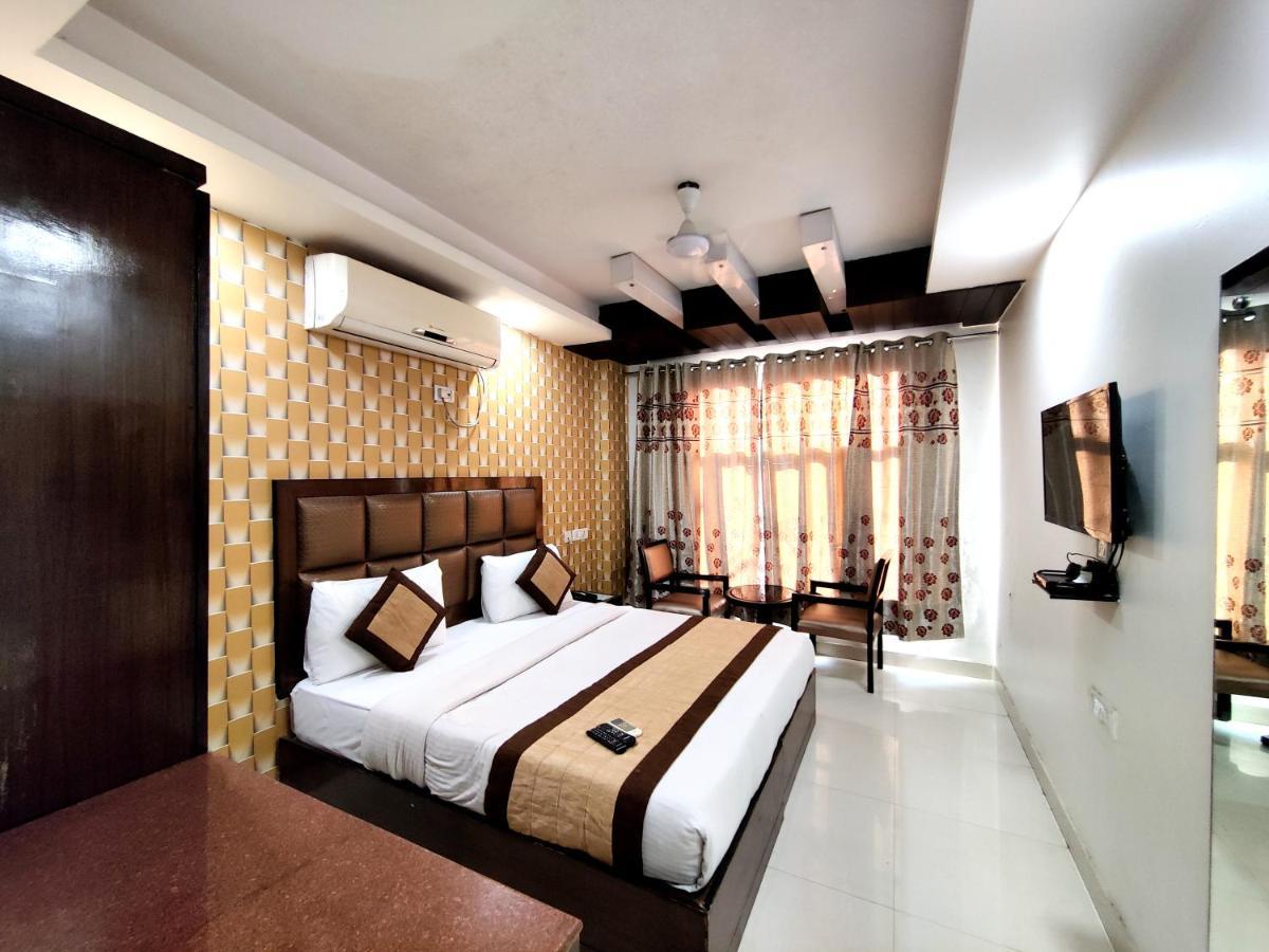 Stay At Hotel Pride, Delhi, Near Karol Bagh Metro Делі Екстер'єр фото