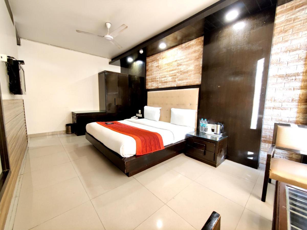 Stay At Hotel Pride, Delhi, Near Karol Bagh Metro Делі Екстер'єр фото