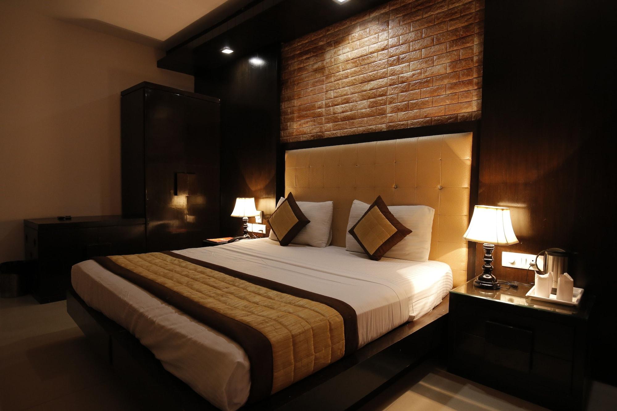 Stay At Hotel Pride, Delhi, Near Karol Bagh Metro Делі Екстер'єр фото