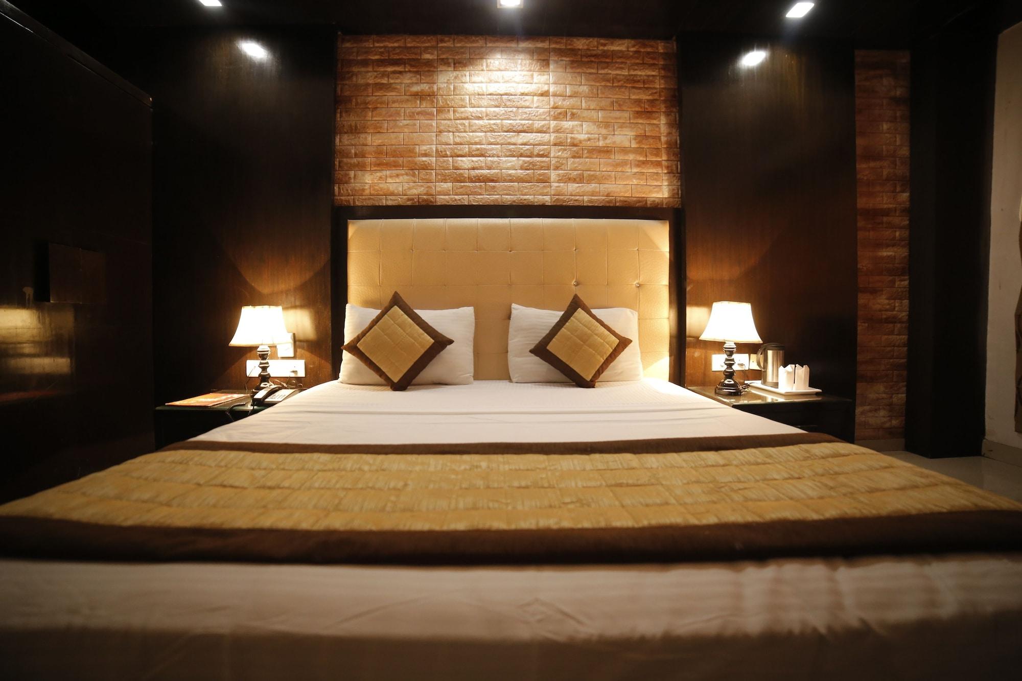 Stay At Hotel Pride, Delhi, Near Karol Bagh Metro Делі Екстер'єр фото