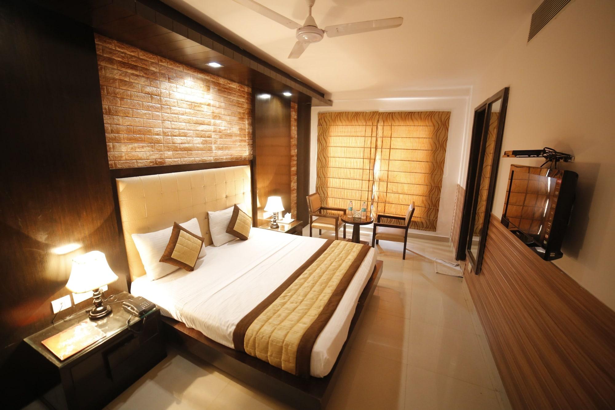 Stay At Hotel Pride, Delhi, Near Karol Bagh Metro Делі Екстер'єр фото