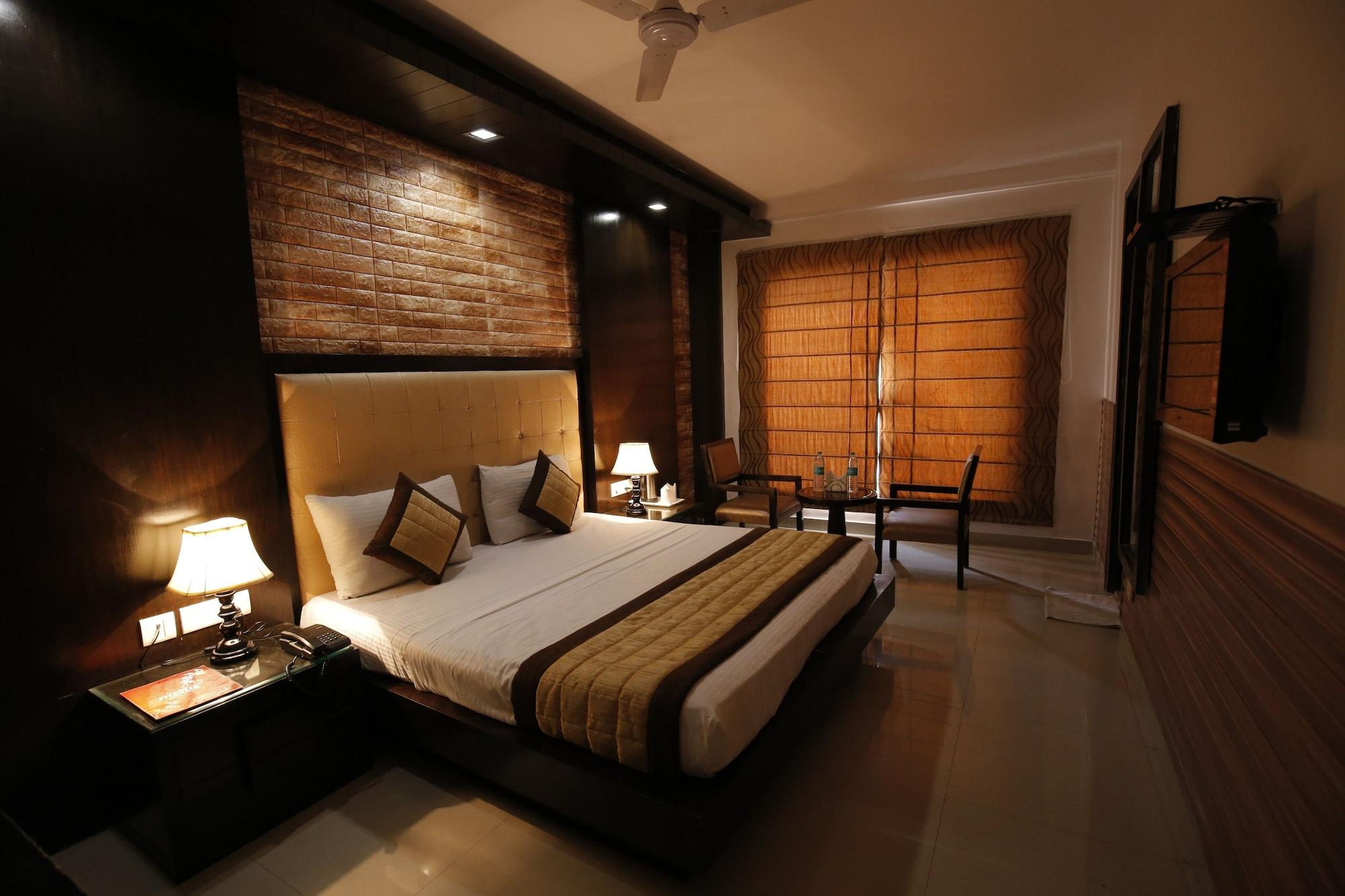 Stay At Hotel Pride, Delhi, Near Karol Bagh Metro Делі Екстер'єр фото