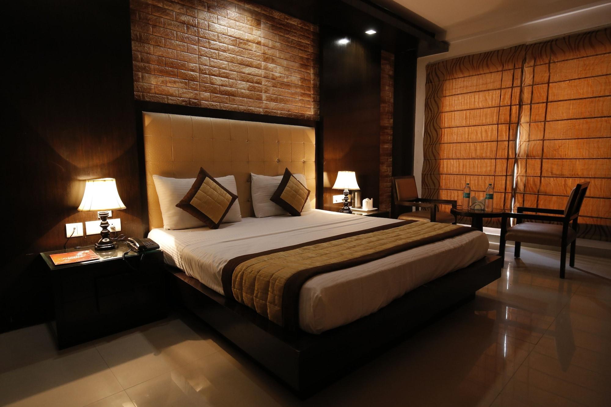 Stay At Hotel Pride, Delhi, Near Karol Bagh Metro Делі Екстер'єр фото