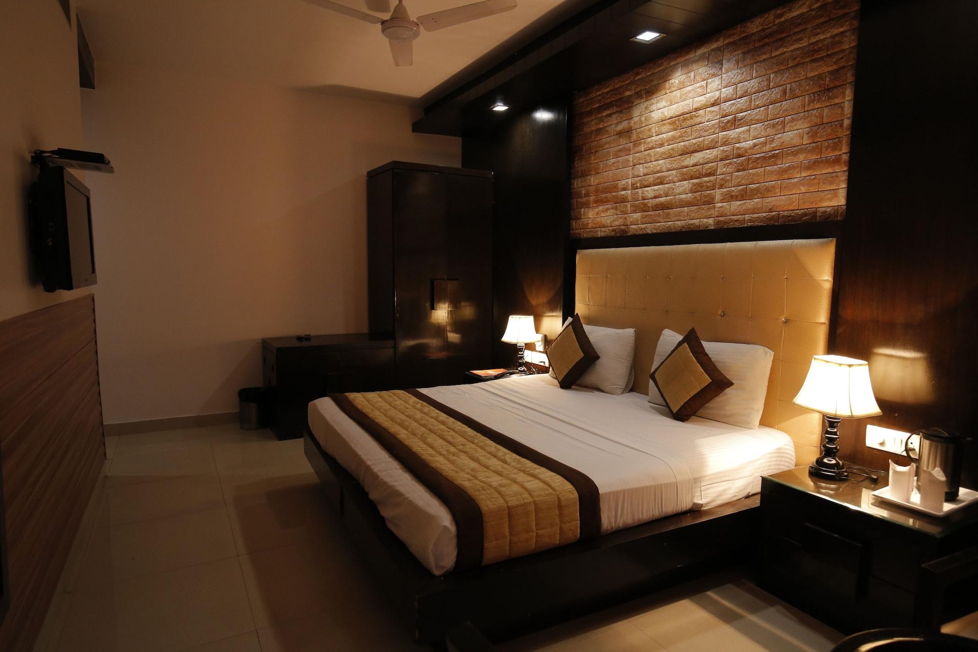 Stay At Hotel Pride, Delhi, Near Karol Bagh Metro Делі Екстер'єр фото