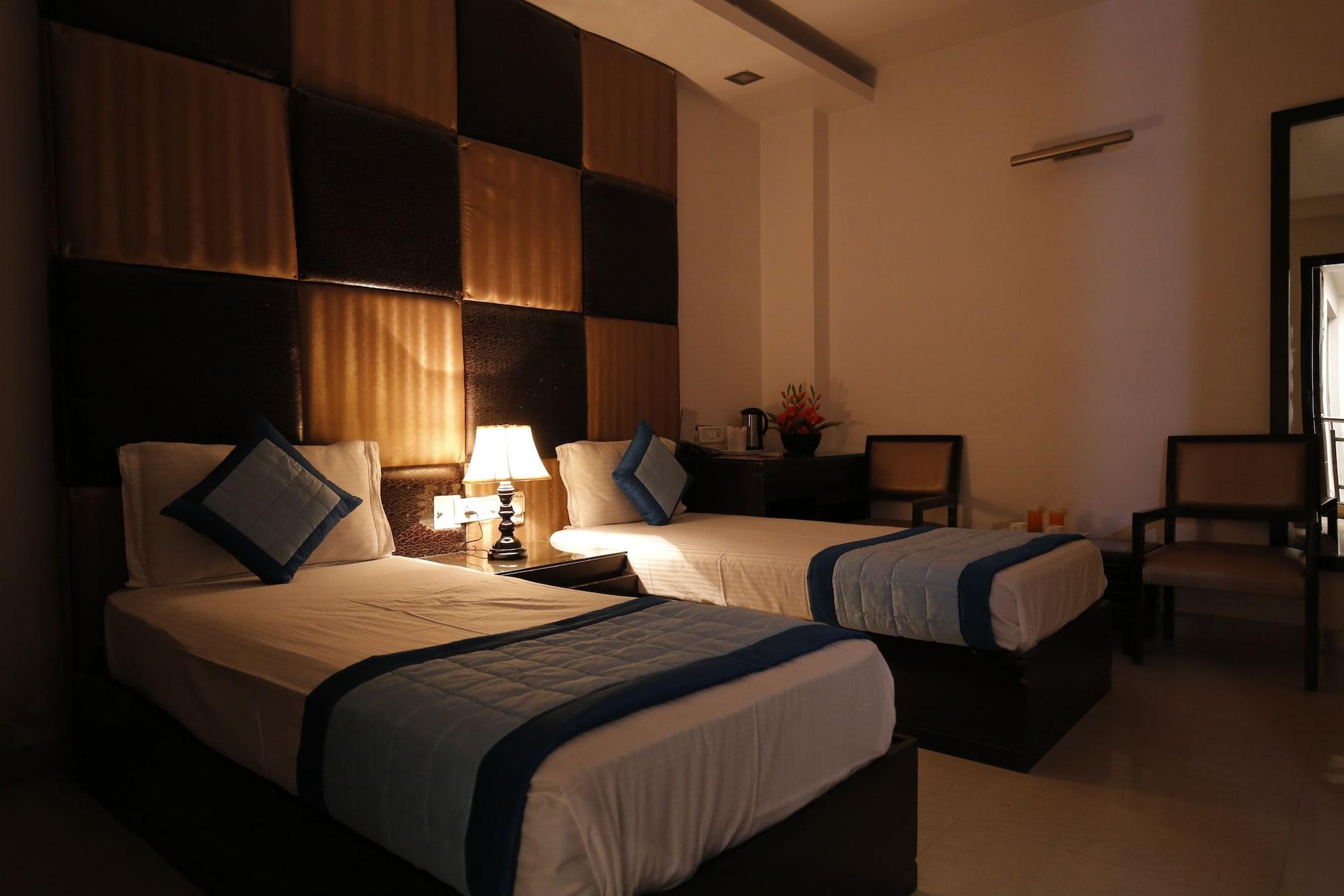 Stay At Hotel Pride, Delhi, Near Karol Bagh Metro Делі Екстер'єр фото