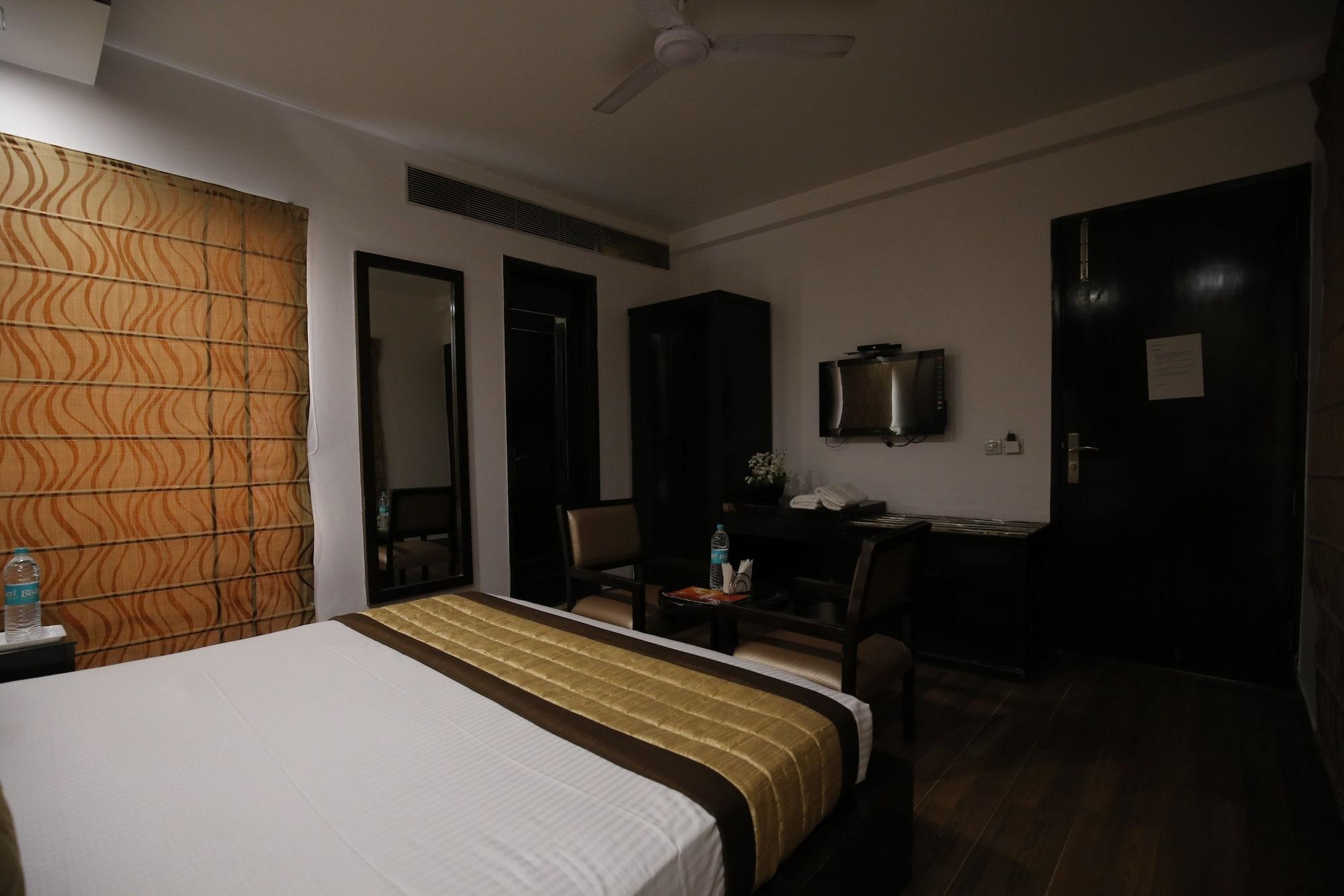 Stay At Hotel Pride, Delhi, Near Karol Bagh Metro Делі Екстер'єр фото