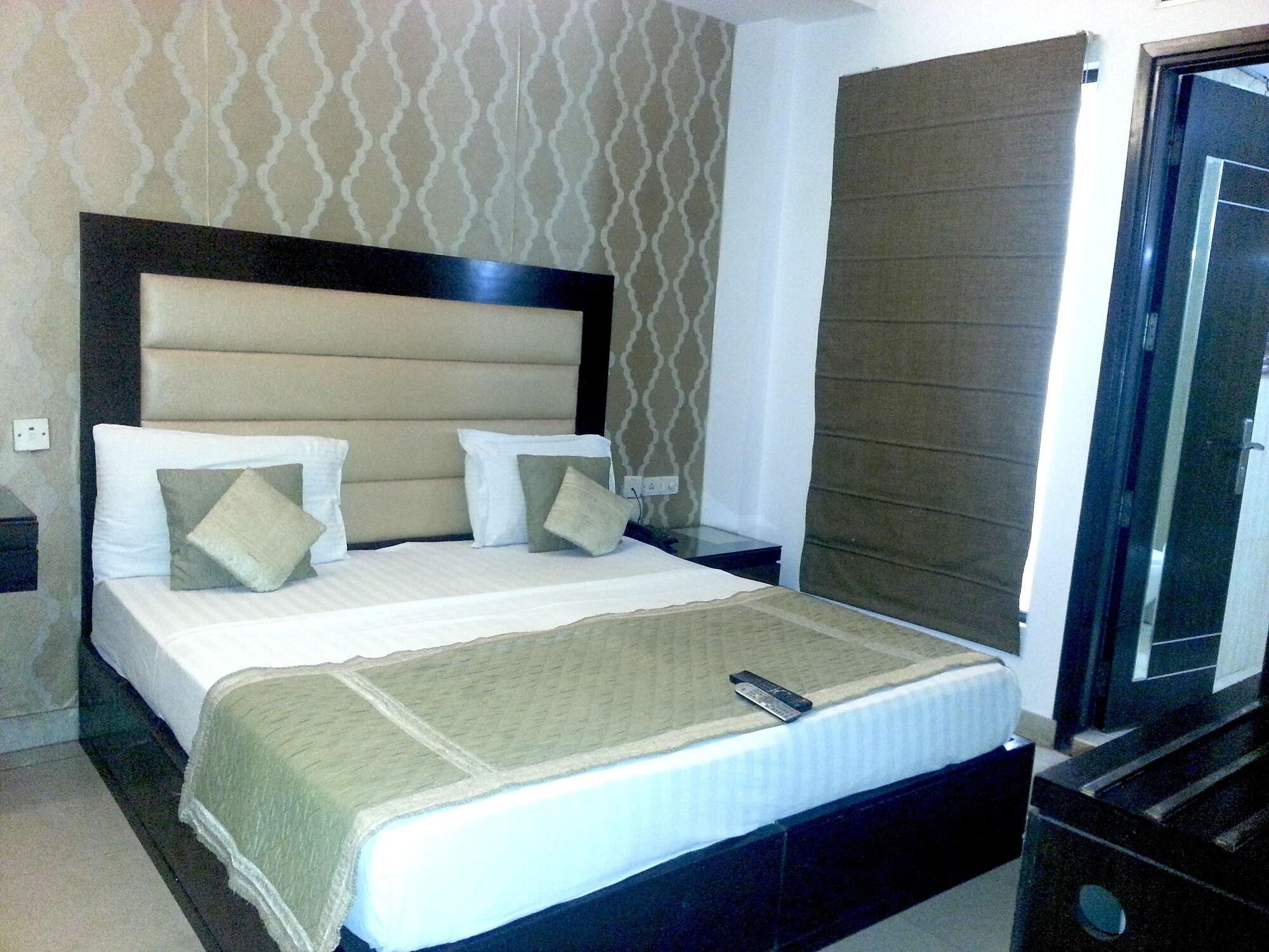 Stay At Hotel Pride, Delhi, Near Karol Bagh Metro Делі Екстер'єр фото
