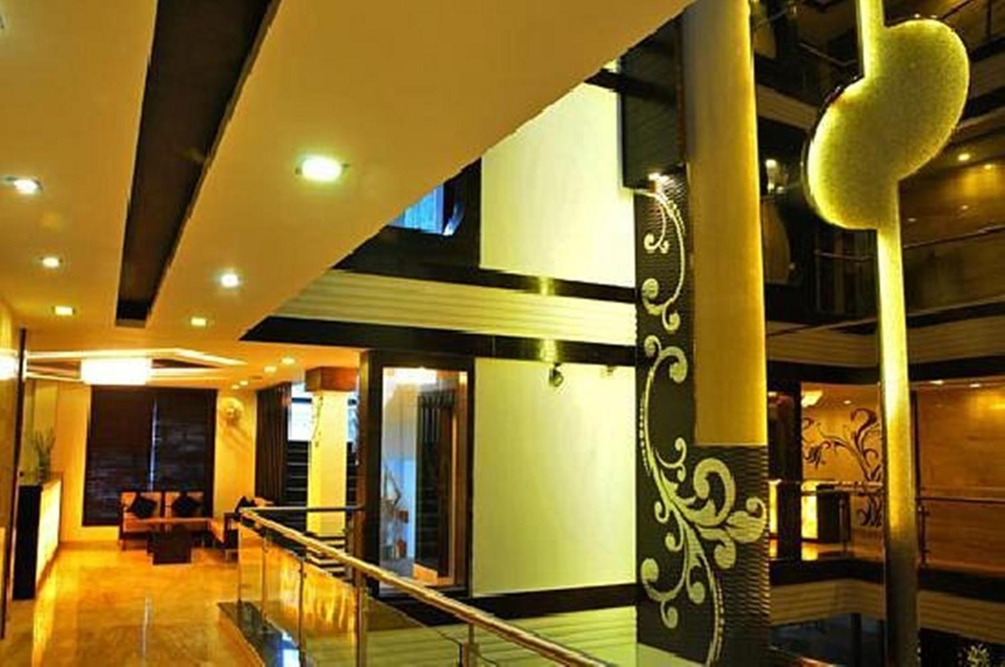 Stay At Hotel Pride, Delhi, Near Karol Bagh Metro Делі Екстер'єр фото