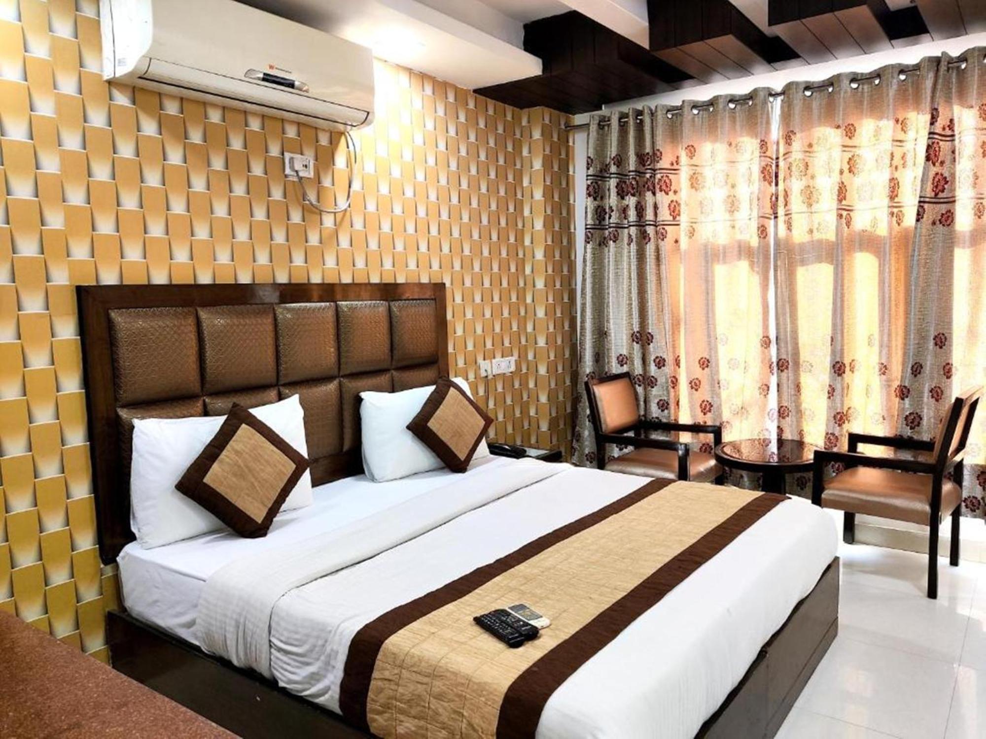 Stay At Hotel Pride, Delhi, Near Karol Bagh Metro Делі Екстер'єр фото