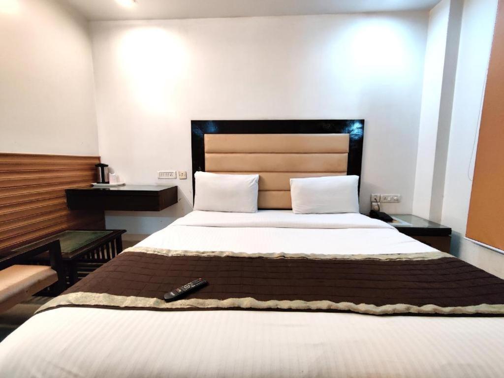 Stay At Hotel Pride, Delhi, Near Karol Bagh Metro Делі Екстер'єр фото