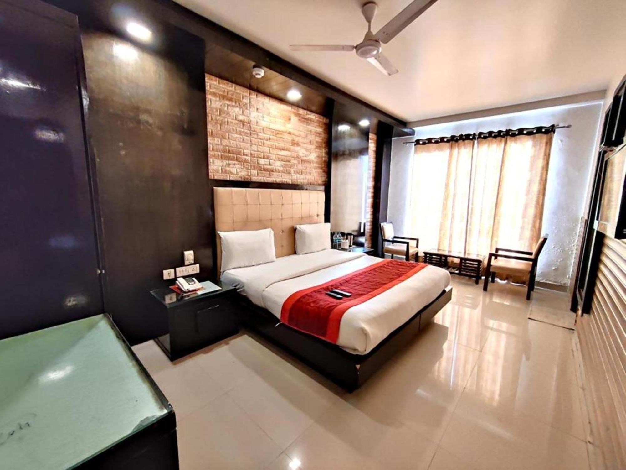 Stay At Hotel Pride, Delhi, Near Karol Bagh Metro Делі Екстер'єр фото
