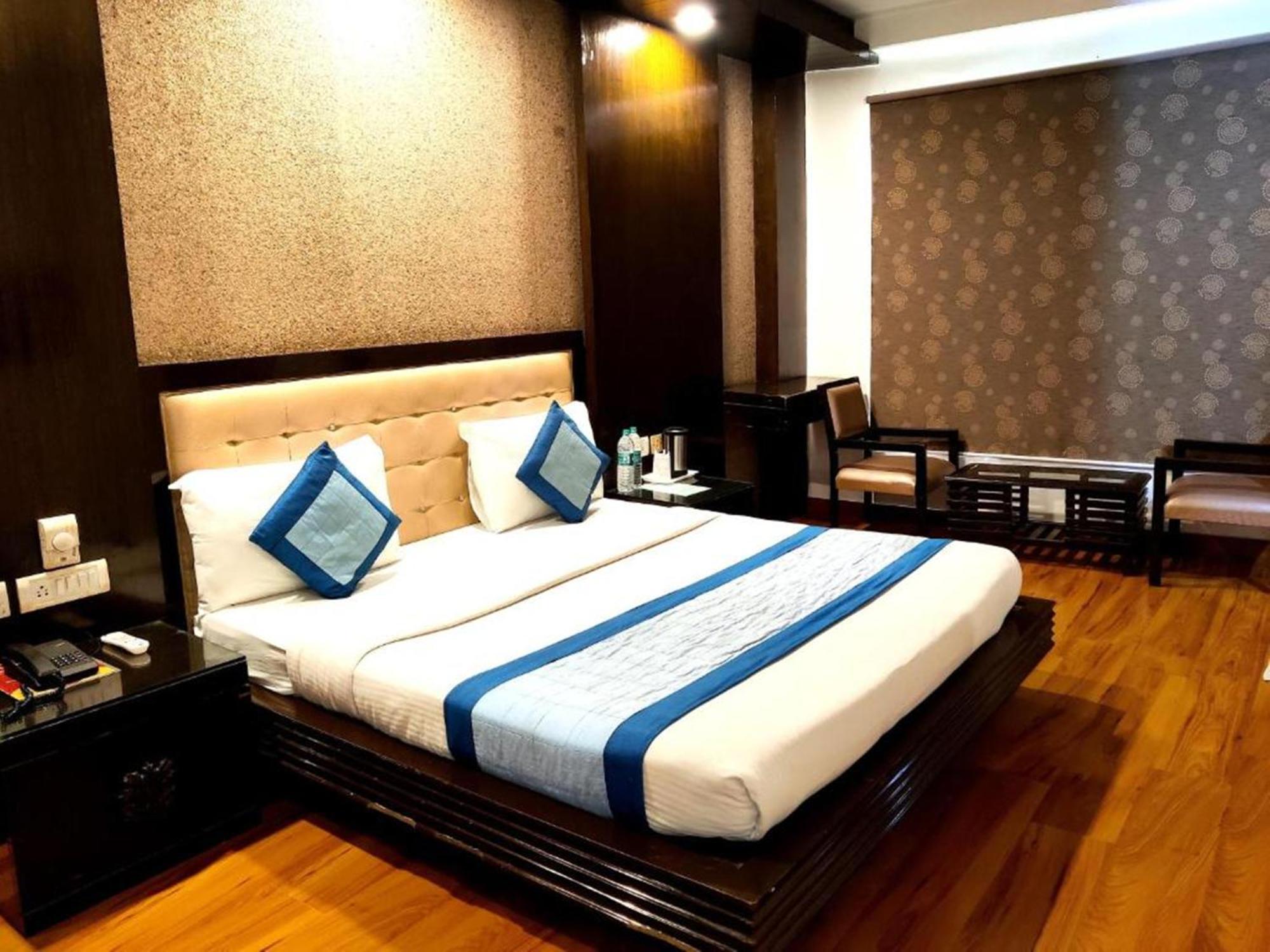 Stay At Hotel Pride, Delhi, Near Karol Bagh Metro Делі Екстер'єр фото
