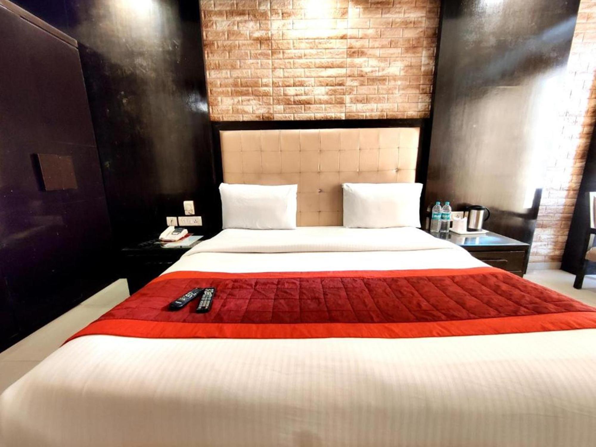 Stay At Hotel Pride, Delhi, Near Karol Bagh Metro Делі Екстер'єр фото