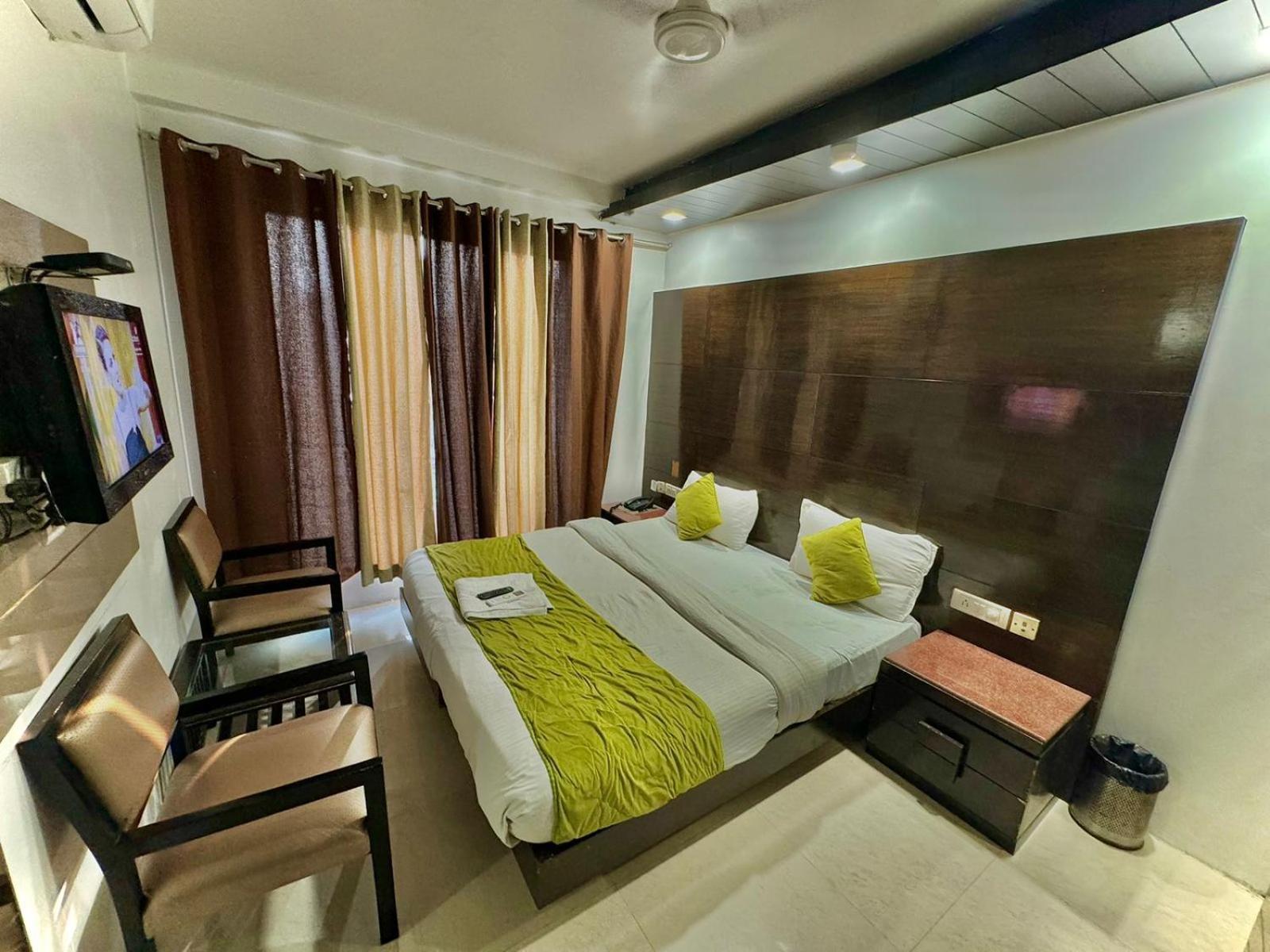 Stay At Hotel Pride, Delhi, Near Karol Bagh Metro Делі Екстер'єр фото