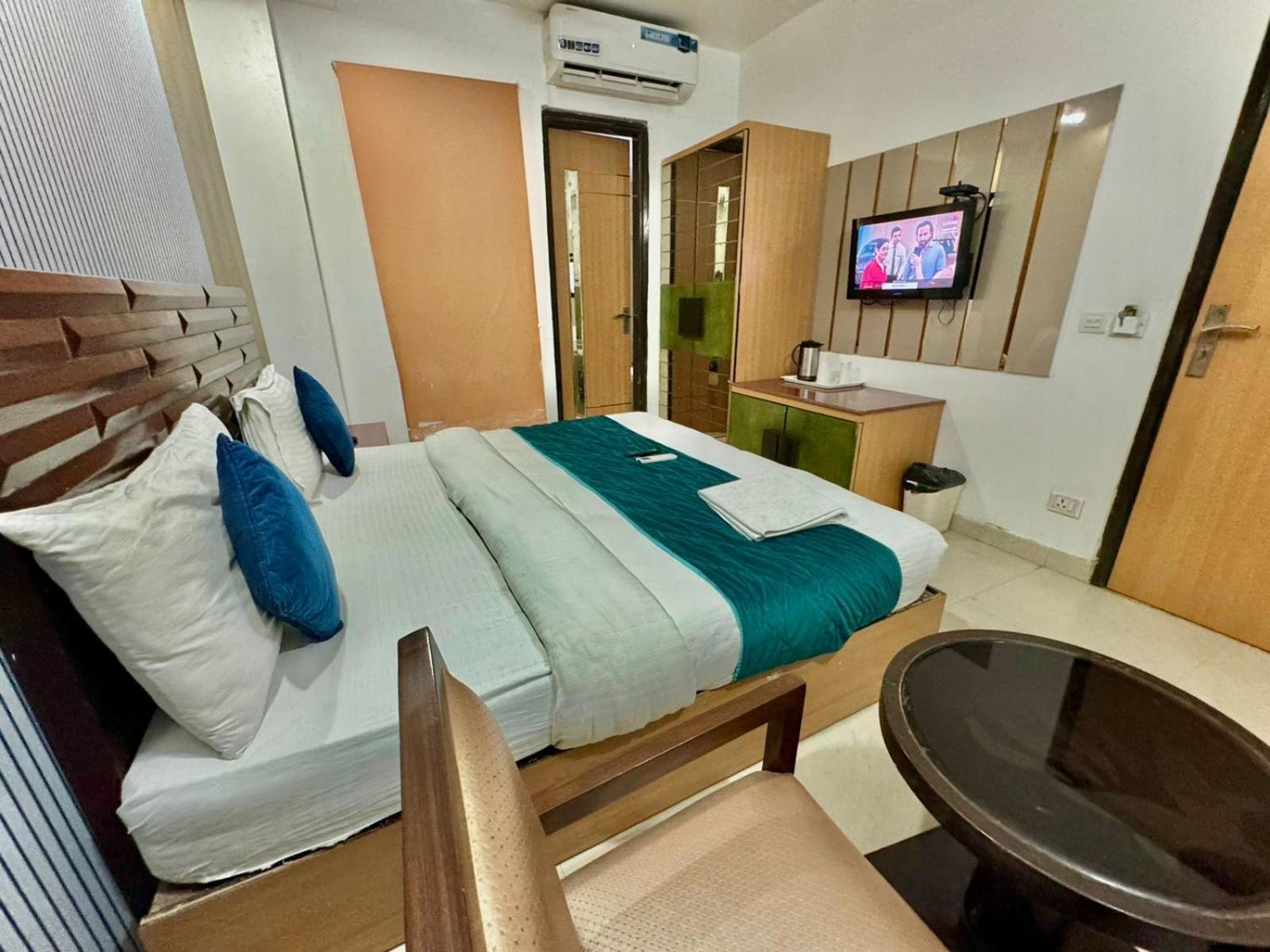 Stay At Hotel Pride, Delhi, Near Karol Bagh Metro Делі Екстер'єр фото