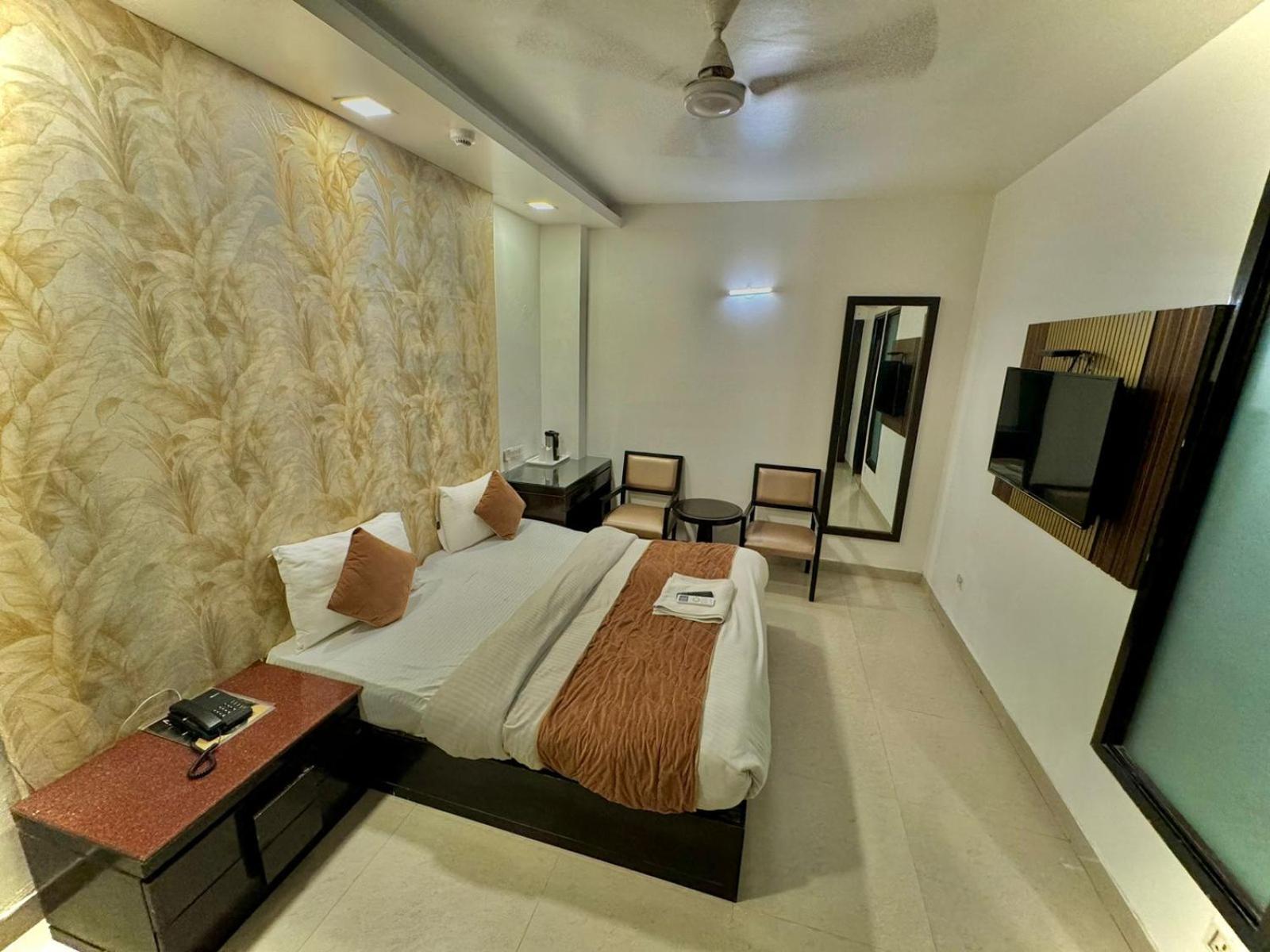 Stay At Hotel Pride, Delhi, Near Karol Bagh Metro Делі Екстер'єр фото