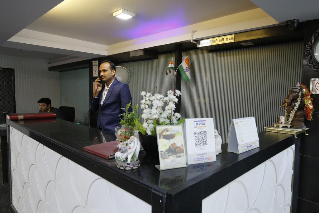 Stay At Hotel Pride, Delhi, Near Karol Bagh Metro Делі Екстер'єр фото